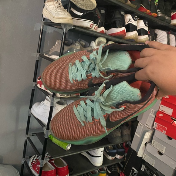 Kobe basketball shoes - Picture 2 of 2